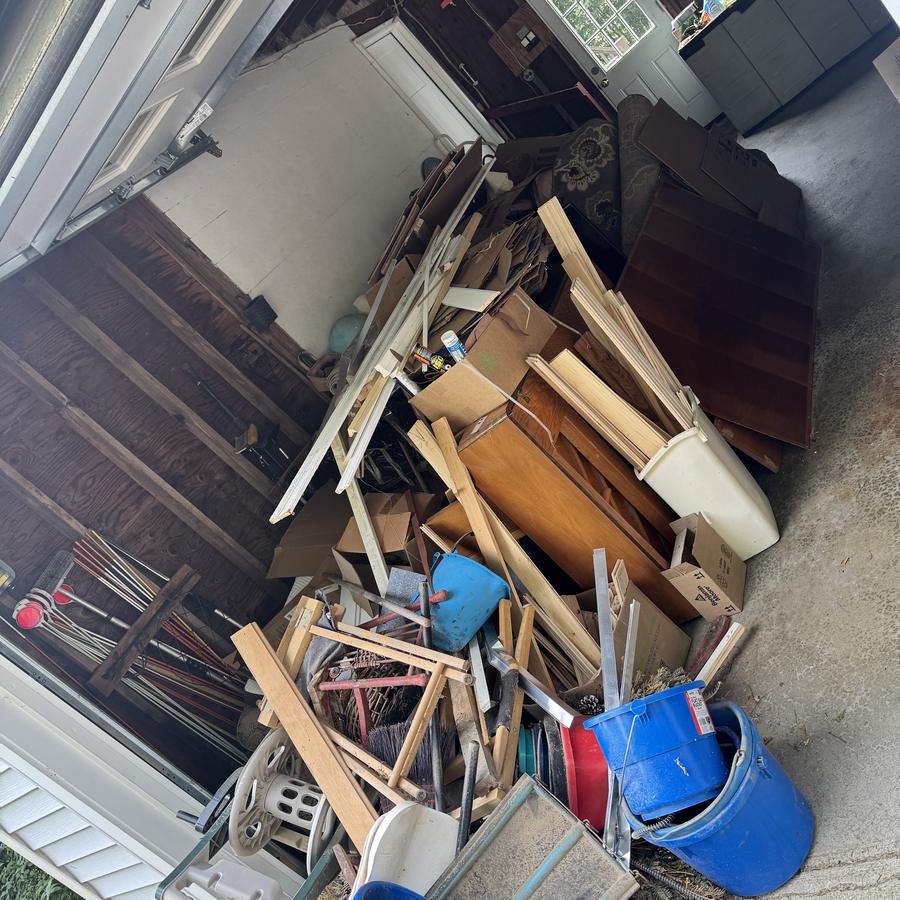 Garage cleanout before — Joe's Junk Removal & Demolition